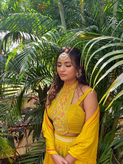A serene shot of the mehendi bride, her makeup looking soft and beautiful.