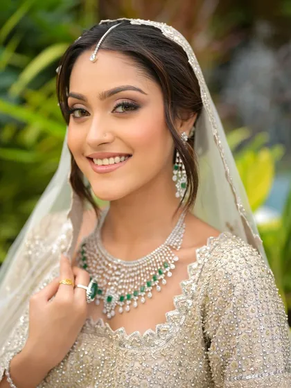 For this modern bride, we chose an elegant and understated look. The soft glam makeup with a neutral palette and a defined eye, paired with a chic updo, created a look of pure sophistication.