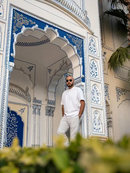 A shot taken through the foliage at the palace in Jaipur. The beauty of these venues is in every detail.