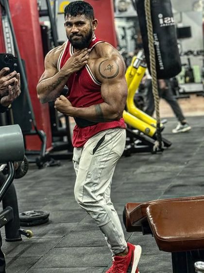 A side tricep pose, one of the mandatory poses in a bodybuilding competition. It showcases the size of the arm and the definition of the shoulder.