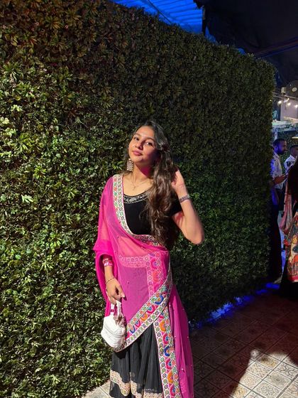 A full view of this simple yet elegant Navratri outfit. Sometimes less is more.