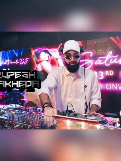Another branded shot from a Saturday night gig. Consistency in branding and performance is key to my work.