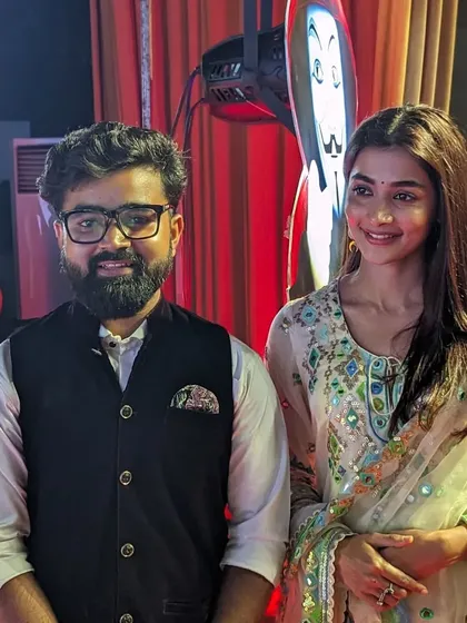 It was a pleasure to meet the talented actress Pooja Hegde after my performance.