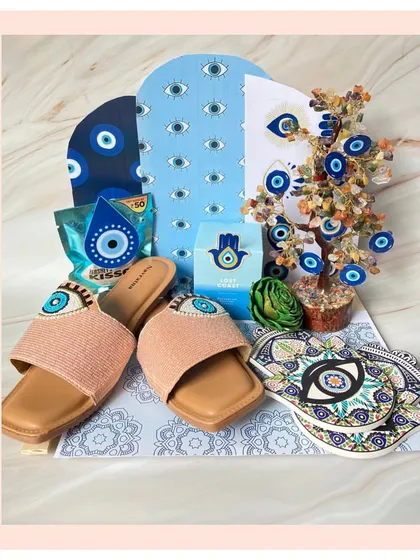 Ward off bad vibes with our stylish Evil Eye themed hamper. This gift set includes themed sliders, coasters, a beautiful evil eye tree, and other curated items for good luck and protection.