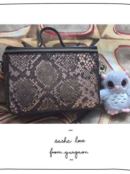 Priyanka from Gurgaon framed her Sasha vanity case in Copper Safari with a cute friend. A fun and stylish way to carry your essentials.