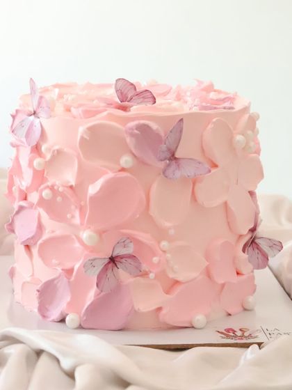 Modern & Minimalist Cakes photo 20