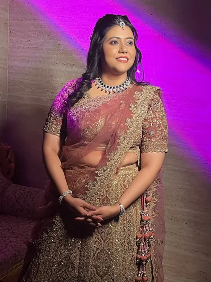 The lighting shows off the beautiful shimmer on her eyelids.