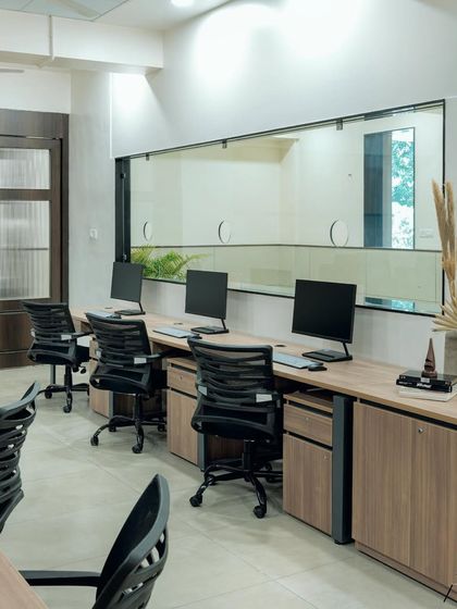 Modern & Functional Workspaces photo 7