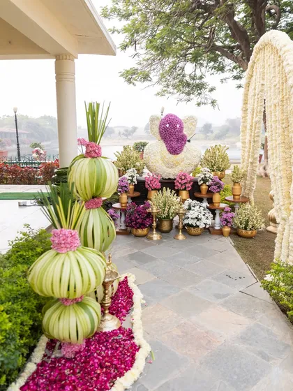 A floral Ganpati made of purple and white flowers, welcoming guests to the ceremony. I use these artistic floral sculptures to add a divine and beautiful touch to the wedding decor.