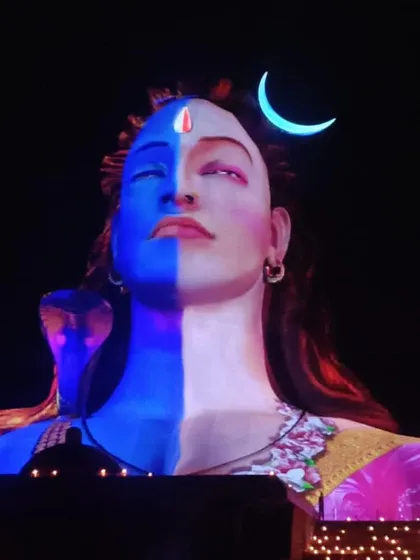 Our spiritual journeys take you to awe-inspiring landmarks. Witnessing the spectacular light show at the Adiyogi Shiva statue is a truly moving experience, combining art, technology, and devotion under the night sky.