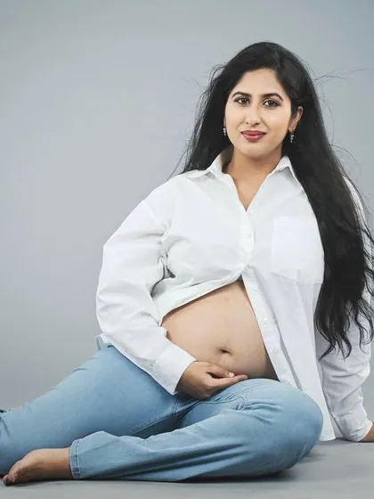 A simple, modern solo maternity portrait taken in my Bangalore studio. With minimal distractions, the focus remains entirely on the mother to be and the beautiful shape of her baby bump, creating a classic and celebratory image.