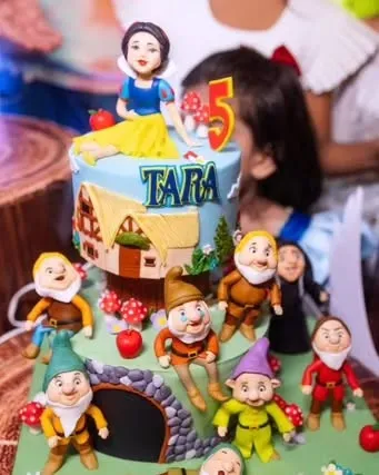 For little Tara's 5th birthday, we created this enchanting Snow White and the Seven Dwarfs cake. Each dwarf was hand-sculpted from fondant, and the top tier rotated to reveal different characters. It’s this attention to detail that makes our themed birthday cakes a magical experience for kids.
