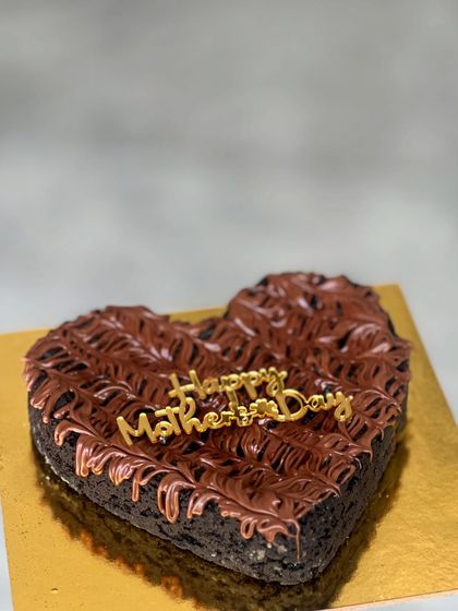 A heart-shaped brownie cake for Mother's Day. A simple and delicious way to say "I love you."