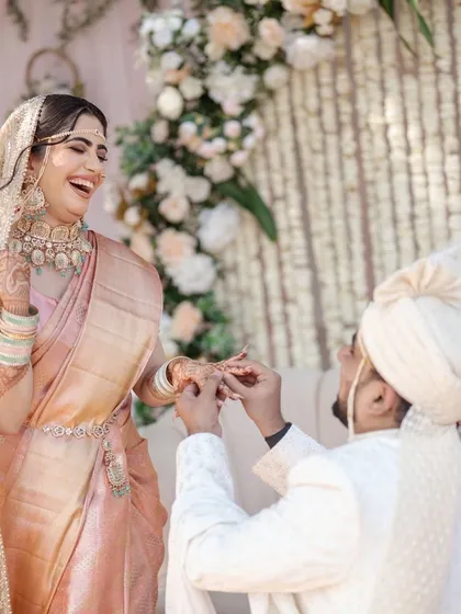 My bride Abha looked absolutely radiant for her Pheras. Her peachy-pink saree and mint green jewelry were so fresh and unique. I created a minimal glam look with a natural, glowy base to enhance her beauty without overpowering her style.