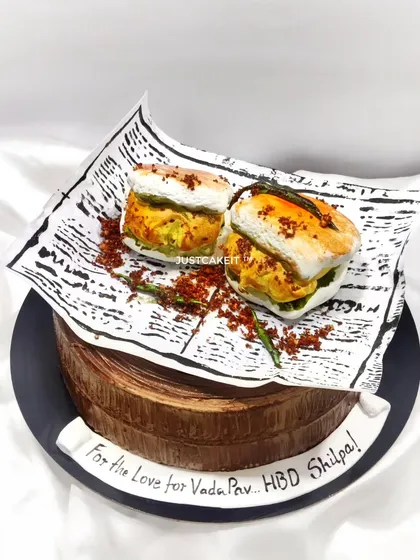 I've made this hyper-realistic Vada Pav cake a few times, and I'm starting to think it's easier to make the real thing! This one was for a client who has a deep love for the iconic Mumbai snack.