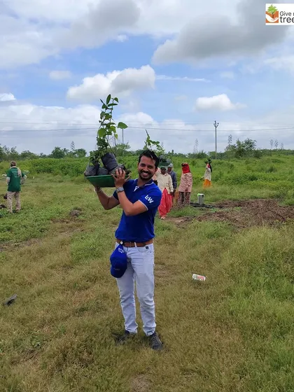 The Honeywell team during their plantation day in Pune, which included a nature walk along a waterway before the planting began. This holistic approach connects volunteers to the broader landscape they are helping to restore.
