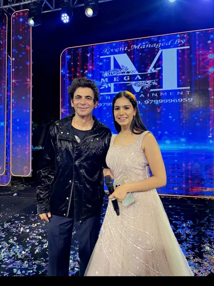 A candid moment with the comedy king, Sunil Grover, after co-hosting a sangeet. It was a night filled with laughter, dancing, and total madness.