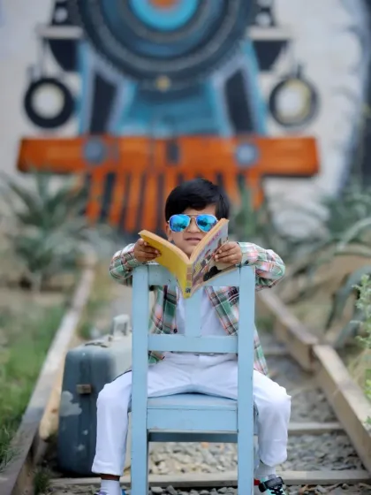 All aboard! Our train-themed photoshoot features a cool backdrop and props, perfect for little adventurers who love trains.