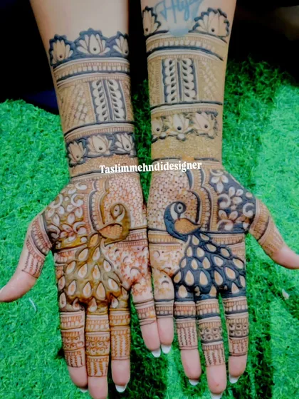 A unique take on the peacock motif, with one side showing the fresh henna paste and the other showing the beautiful dark stain. This highlights the transformation of the henna color.