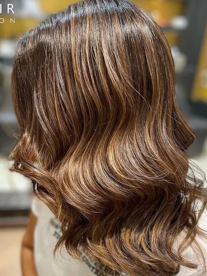 Rich chocolate hues with subtle highlights. This colour and style combination is timeless, elegant, and perfect for any occasion.