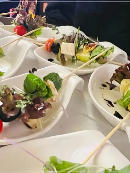 Our salad skewers are a fresh and elegant appetizer option. We thread cherry tomatoes, olives, cheese, and greens onto a skewer, served in individual dishes with a drizzle of balsamic glaze for a light and sophisticated start to a meal.
