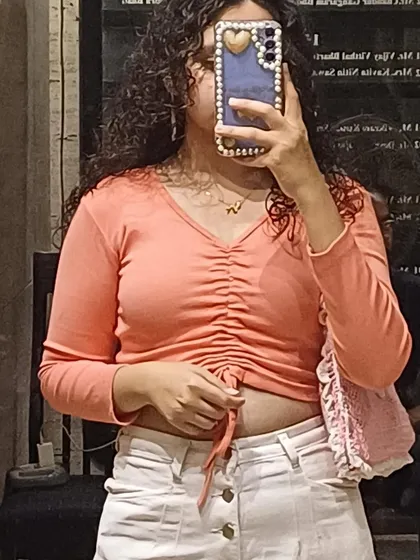 A mirror selfie moment with the pink ruffle bag. It's a great way to see how this handmade piece looks with a casual outfit.