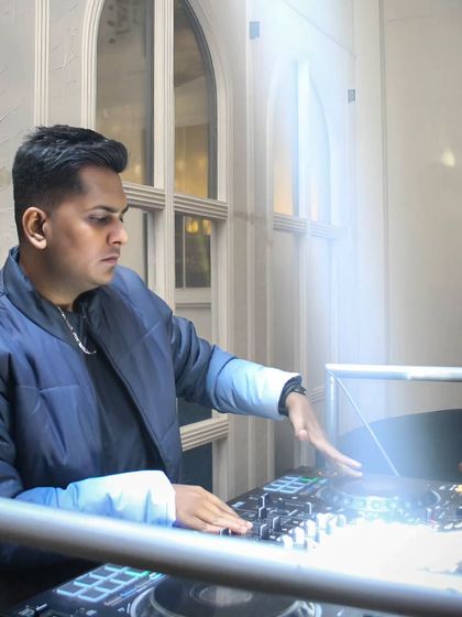 The DJ & The Decks photo 21