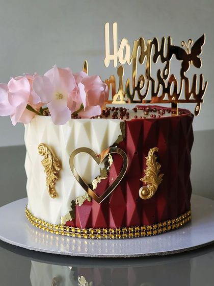 Swetha Mehta - Custom Non-Fondant Cakes Art in Buttercream: Hand-Painted & Textured Designs photo 9