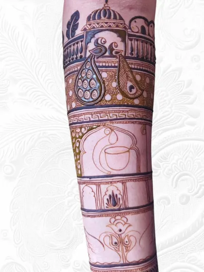 The completed practice piece on the arm from our class demo. This showcases a multi-layered bridal band with peacocks, jharokhas, and other traditional patterns.