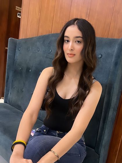 A beautiful brunette balayage, styled into soft, elegant waves. The subtle highlights create a look of effortless sophistication.