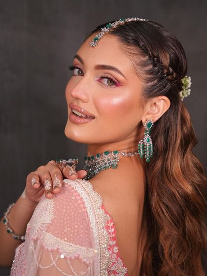 A final shot of this beautiful, colorful look. The smile says it all.