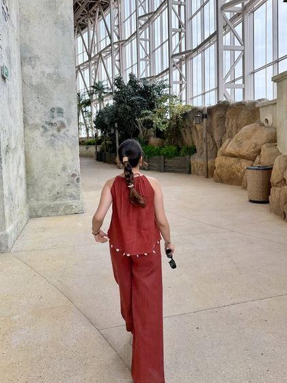 I wore this breezy linen set with shell details for a day at Sea World in Abu Dhabi. It was the perfect comfortable and stylish outfit for a day of fun with my family.