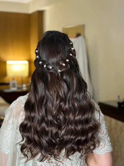 A close-up of the pearl flowers in the braided half-updo.