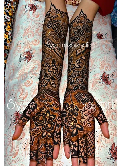 A bridal design for a "Doctor ki begum" (Doctor's wife), with the phrase written on the palm.