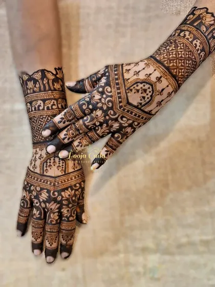 This heavy siders design for the back of the hands incorporates traditional elements like elephants and architectural windows, creating a rich and detailed look that doesn't cover the entire hand.
