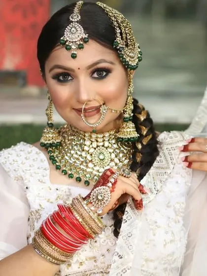A close look at one of my complete bridal jewellery sets available for rent. This set includes a detailed matha patti, nath, choker, jhumkas, and hathphool to give you a complete and traditional bridal look.