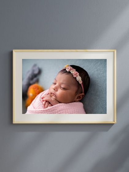 Your memories deserve to be displayed. Here is an example of a newborn portrait, beautifully framed and ready to adorn a wall, turning a fleeting moment into a timeless piece of art for your home.