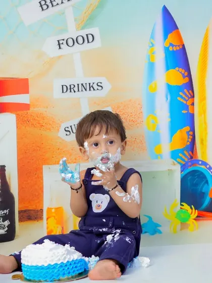A fun and messy cake smash session on the beach. This toddler is enjoying his cake right on the sand, a perfect combination of two fun themes.
