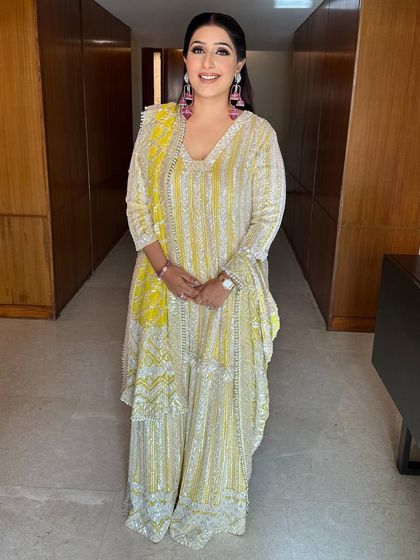 A lovely half-up, half-down hairstyle for a daytime event. This style is both pretty and practical, keeping hair off the face while still looking soft.
