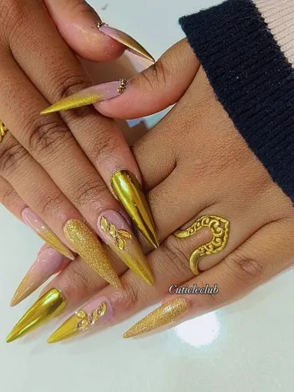 If you love to make a statement, this one's for you. These are dramatic stiletto nail extensions featuring a mix of dazzling gold glitter and high-shine gold chrome. I also added some 3D leaf accents for that extra touch of glamour.