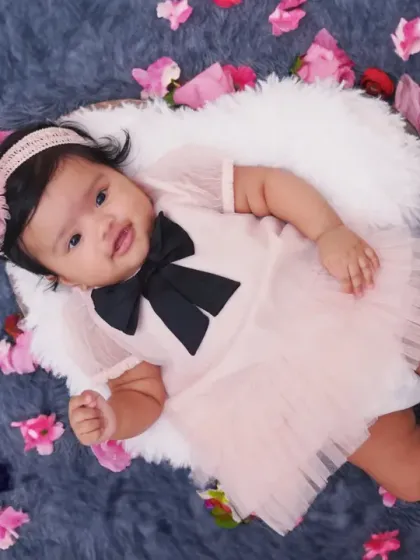 Creative Newborn & Baby Shoots photo 9