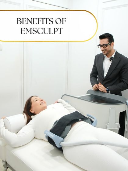During a consultation, I always explain the science-backed benefits of each treatment. Here, I discuss the advantages of Emsculpt NEO with a client, ensuring they understand how this powerful technology will help them achieve their body goals.