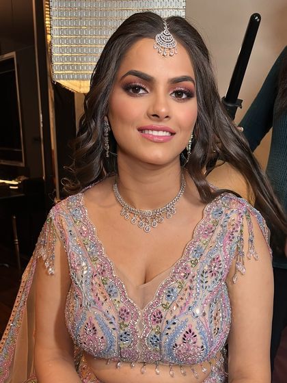 A glowing goddess in pastel. For this look, I used soft pink tones, a sharp winged liner, and luscious pink lips to create a dreamy and glamorous effect.