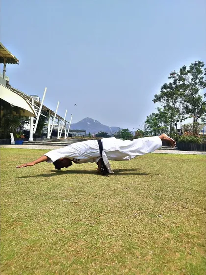 This is what mastery of the body looks like. The one-hand Mayurasana, or Peacock Pose, is an advanced calisthenics and yoga posture that requires immense core strength, balance, and focus, all of which we develop in our training.