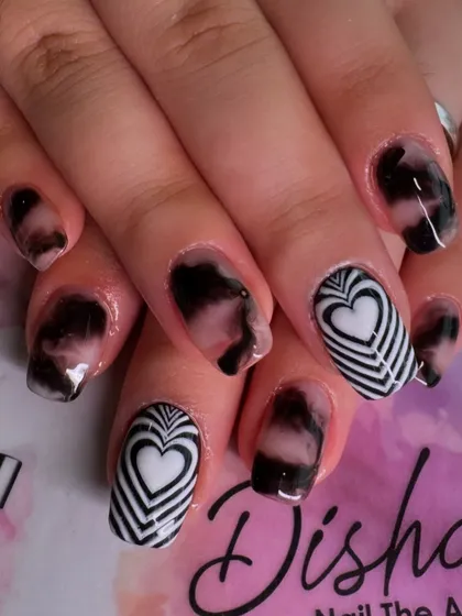 A striking black and white design. This set features a mix of smoky marble effects and a bold, hypnotic heart pattern for a truly unique and modern look.
