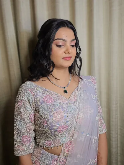 Sakshi looking like she stepped out of a fairytale. The soft makeup enhances her natural beauty perfectly.