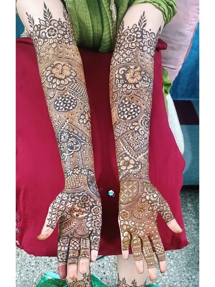 Shaikh Yasmeen - Bridal Mehendi Intricate Floral & Paisley Designs photo 43