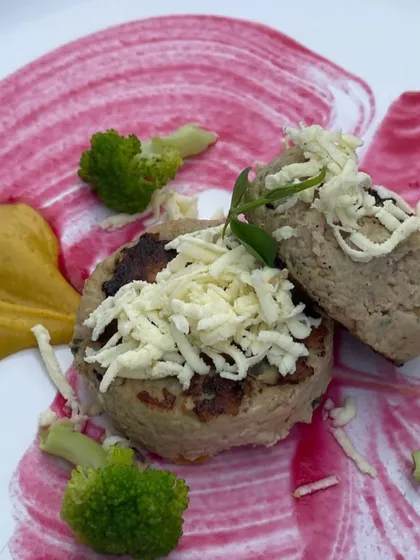 A close-up of the gourmet chicken cutlets with cheese we served at the Pawfect Sundowner. Plated beautifully because our pets deserve the best.