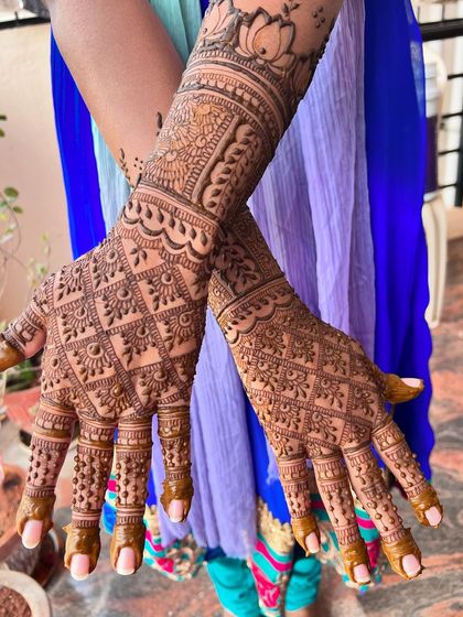 A crossed-arm view of the same engagement design, showing how the patterns flow together.