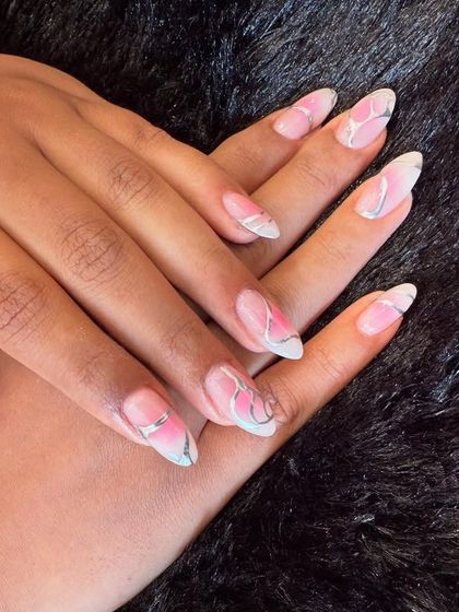 A chic and modern design with a touch of pink. This set features abstract silver chrome lines over a soft white and pink base, creating a stylish and sophisticated look.